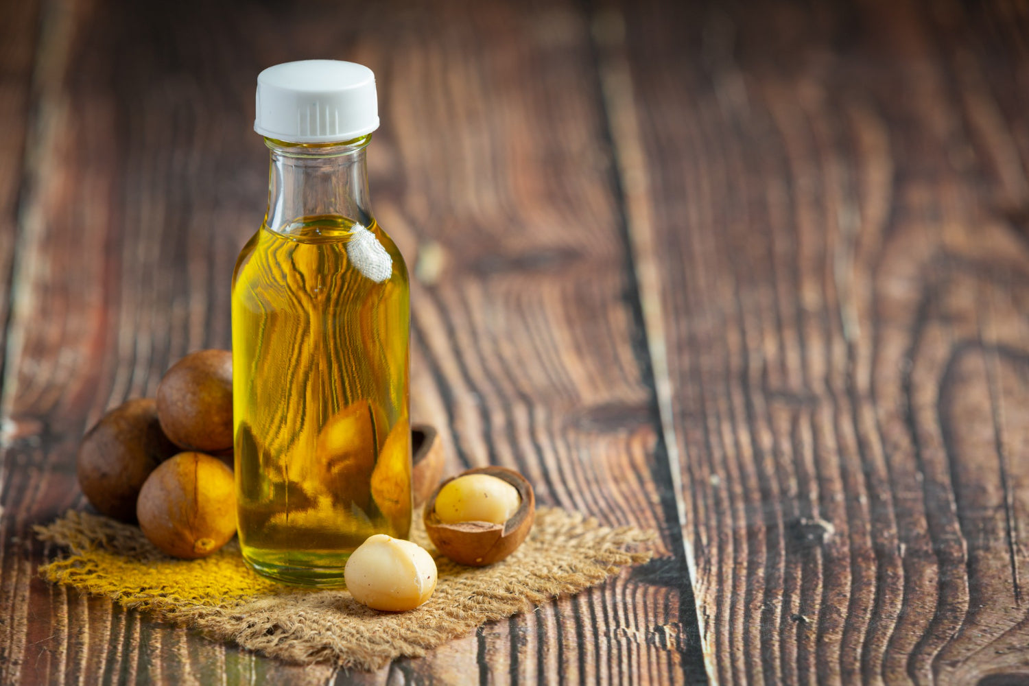 Aleurites Moluccanus (Kukui) Seed Oil 